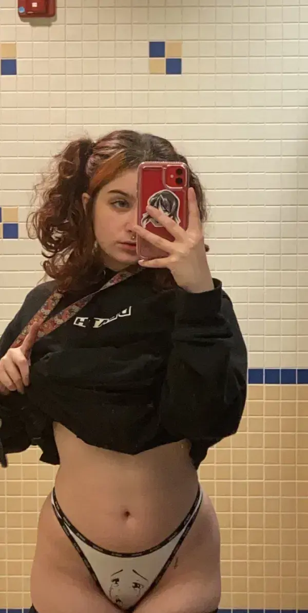 avawhait63544hh (20) female from US - sexting partner