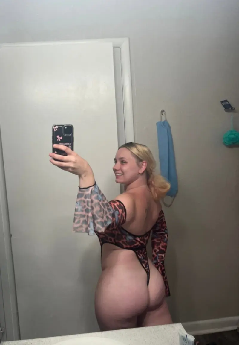 barbiexp (18) female from US - sexting partner