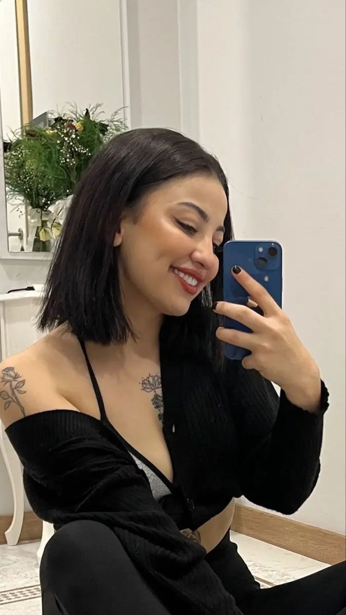 barrughas (18) female from US - sexting partner