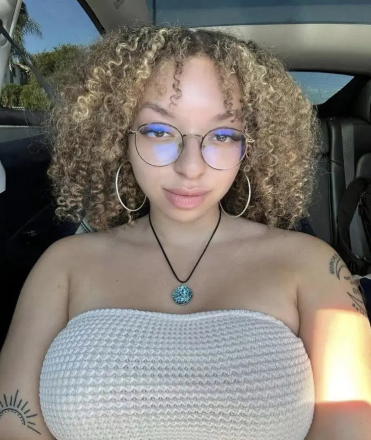 barrymandy179 (18) female from US - sexting partner