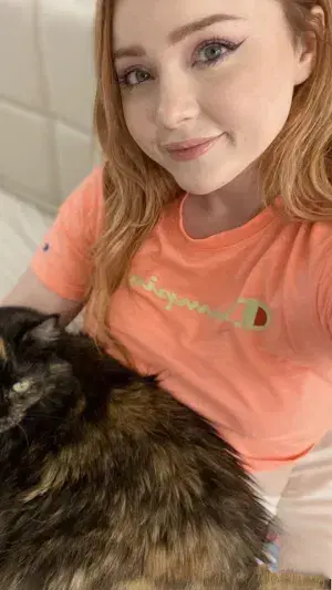 bavapok705 (18) female from GB - sexting partner