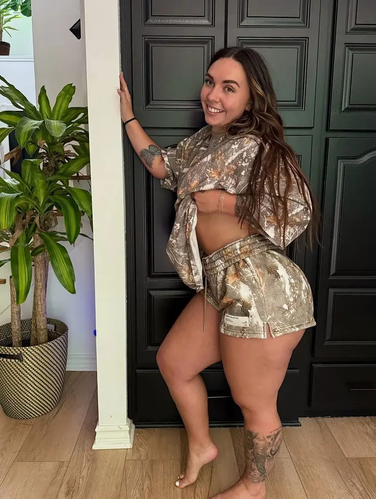 became770 (18) female from US - sexting partner