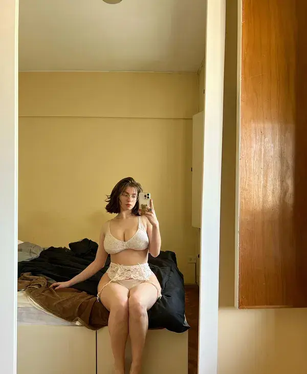 bedif16022 (18) female from FR - sexting partner