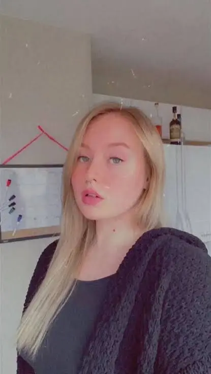 bellaqueem347 (18) female from US - sexting partner