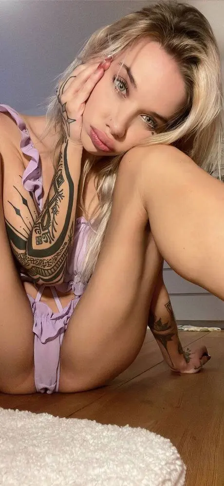 bexote7926 (24) female from US - sexting partner