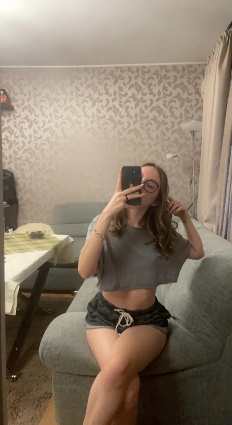 bicoyow560 (18) female from US - sexting partner