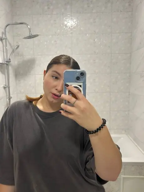 bifap67321 (26) female from GB - sexting partner