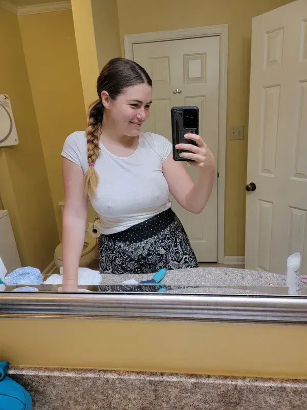 bifofav332 (18) female from GB - sexting partner