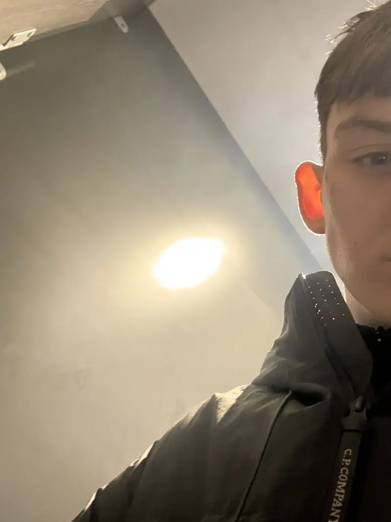 bilboajenkins (19) male from GB - sexting partner