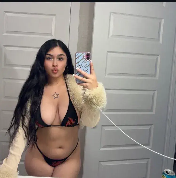 bimed51699 (18) female from GB - sexting partner