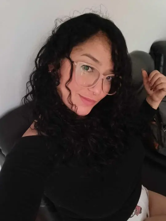 bisadi8495 (18) female from AU - sexting partner