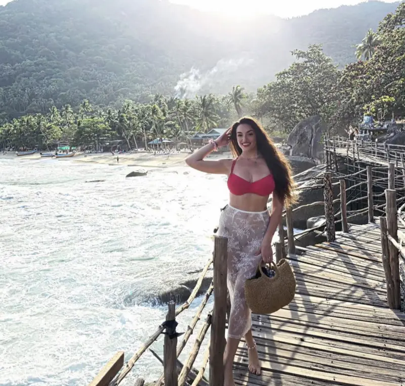 bisipbj (18) female from CA - sexting partner