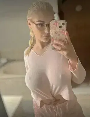 bivek14006 (21) female from HU - sexting partner