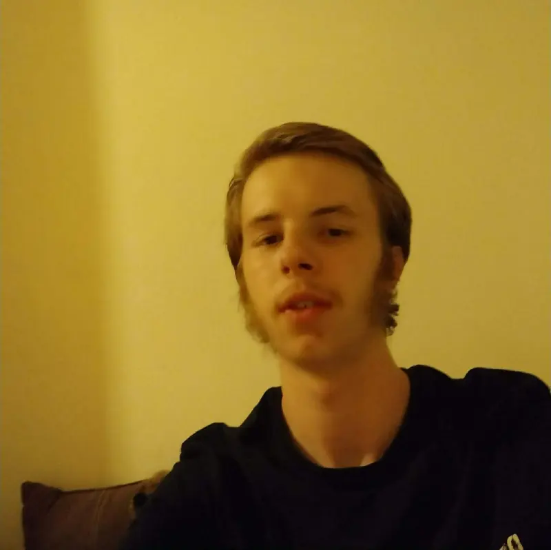 bivilo7287 (18) male from PL - sexting partner