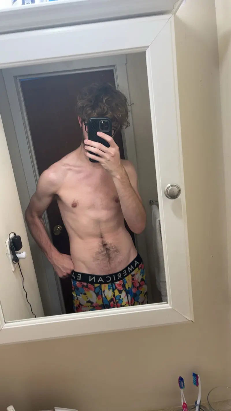 bobjoe6960 (22) male from US - sexting partner