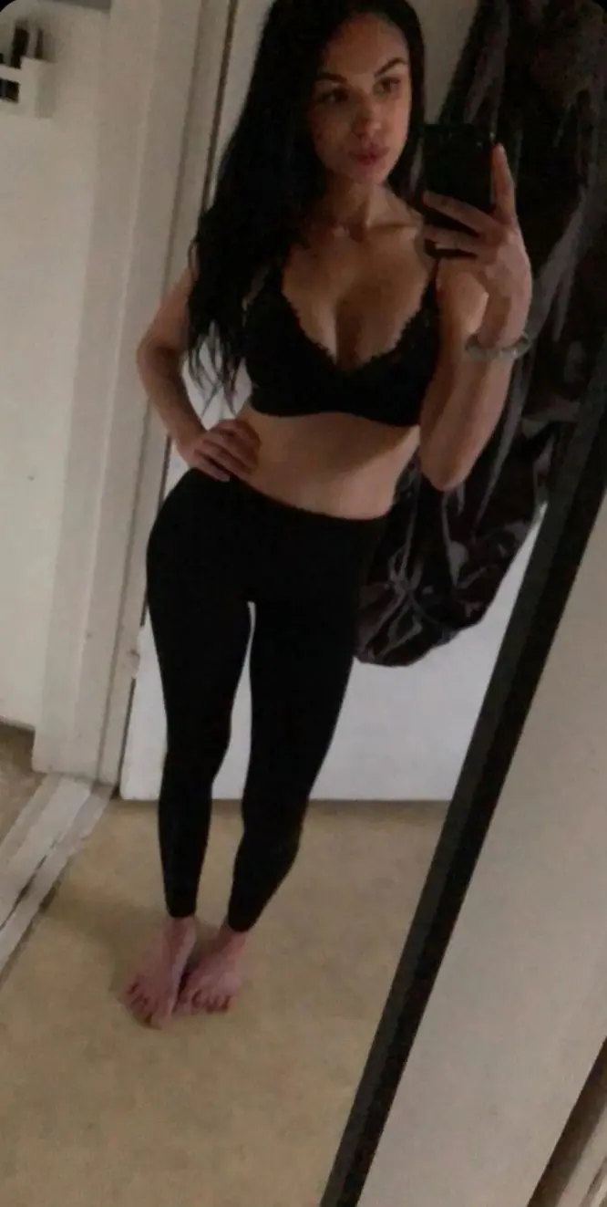 bodadi (18) female from GB - sexting partner