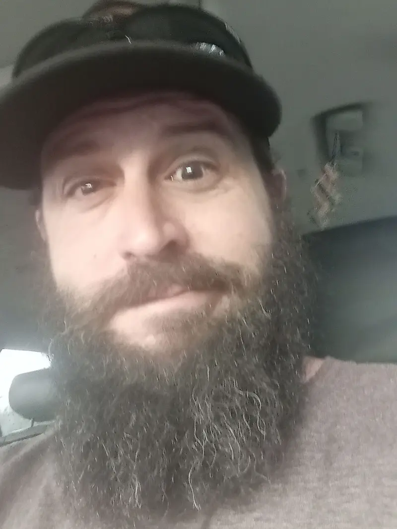 bonedaddy85 (18) male from US - sexting partner