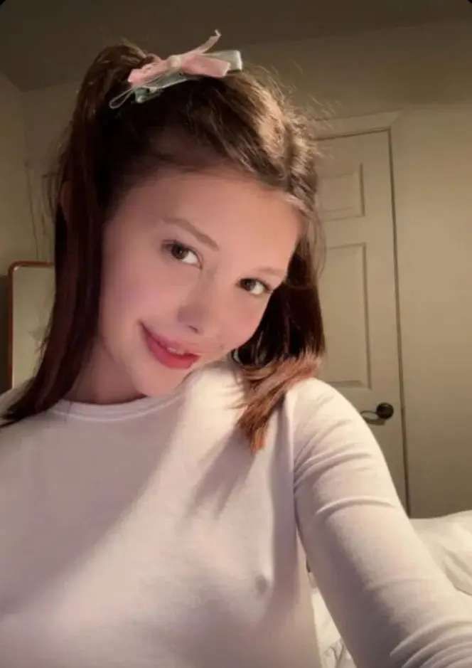 bowumy (18) female from US - sexting partner