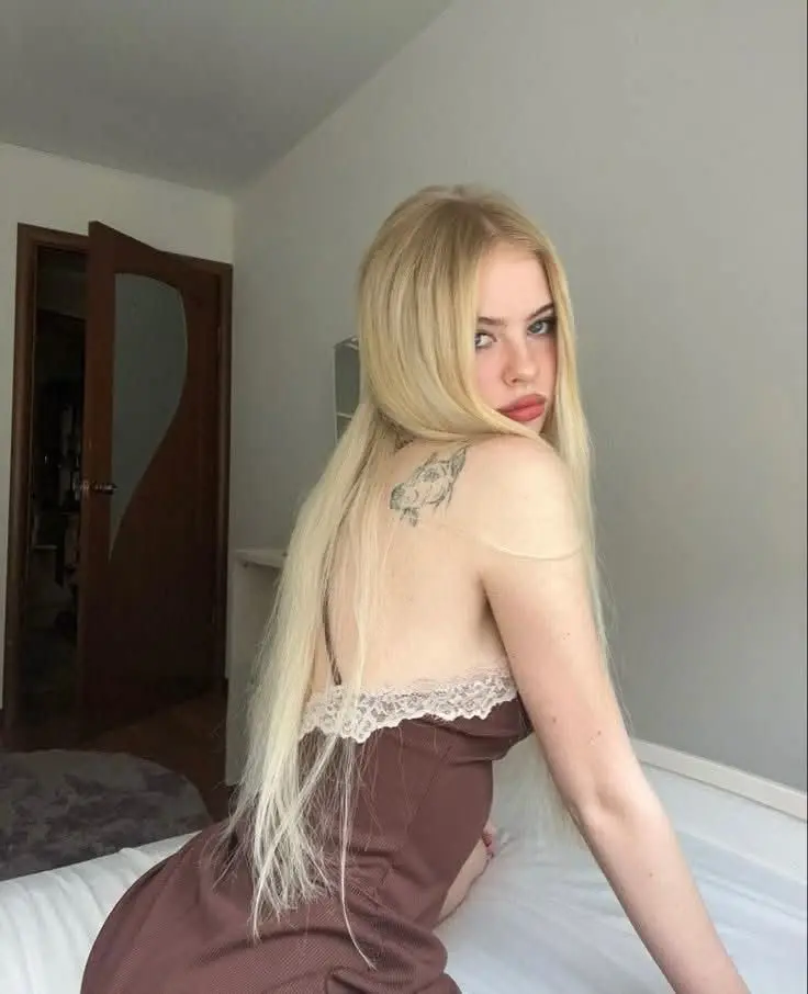 bpbgq (21) female from AU - sexting partner