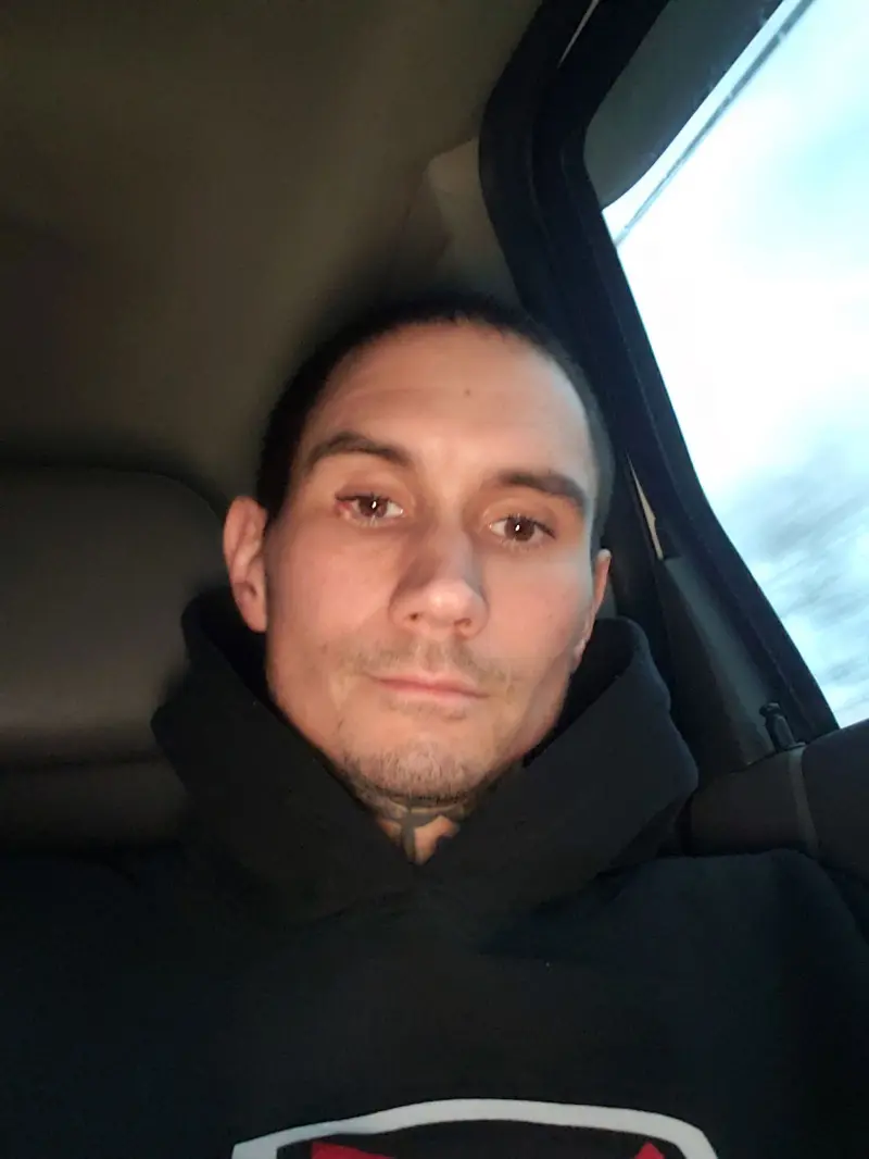 bradleyfalin58 (18) male from US - sexting partner