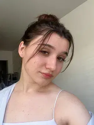 briagborahs (19) female from US - sexting partner