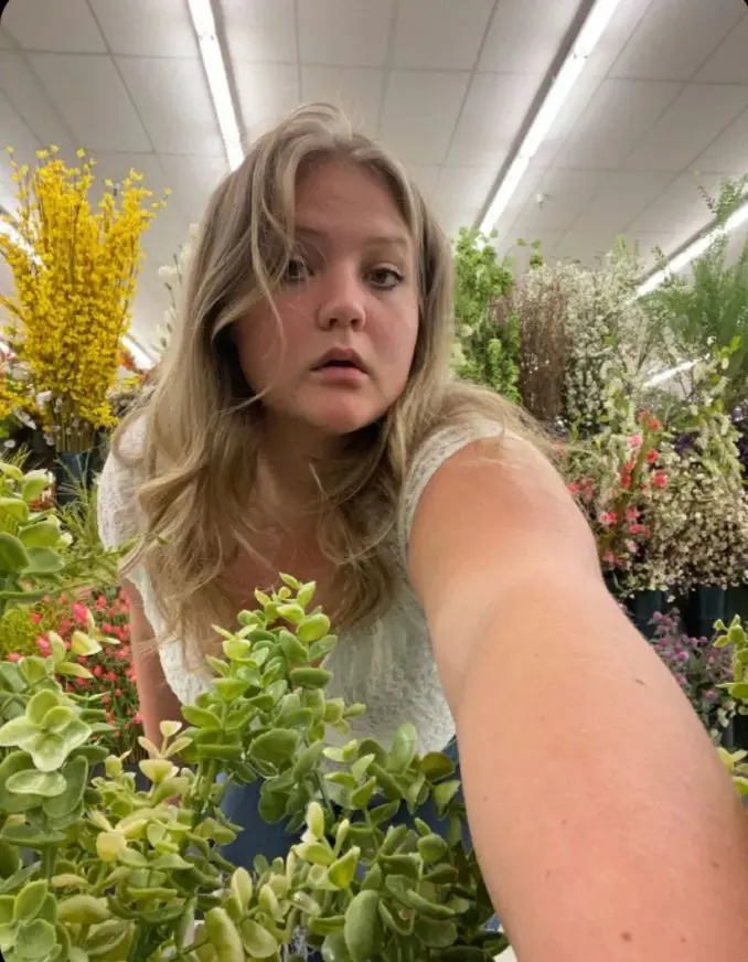 bukagoio (18) female from CA - sexting partner