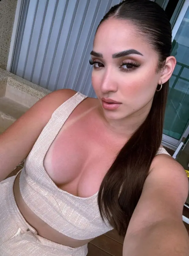 buliveco (18) female from GB - sexting partner