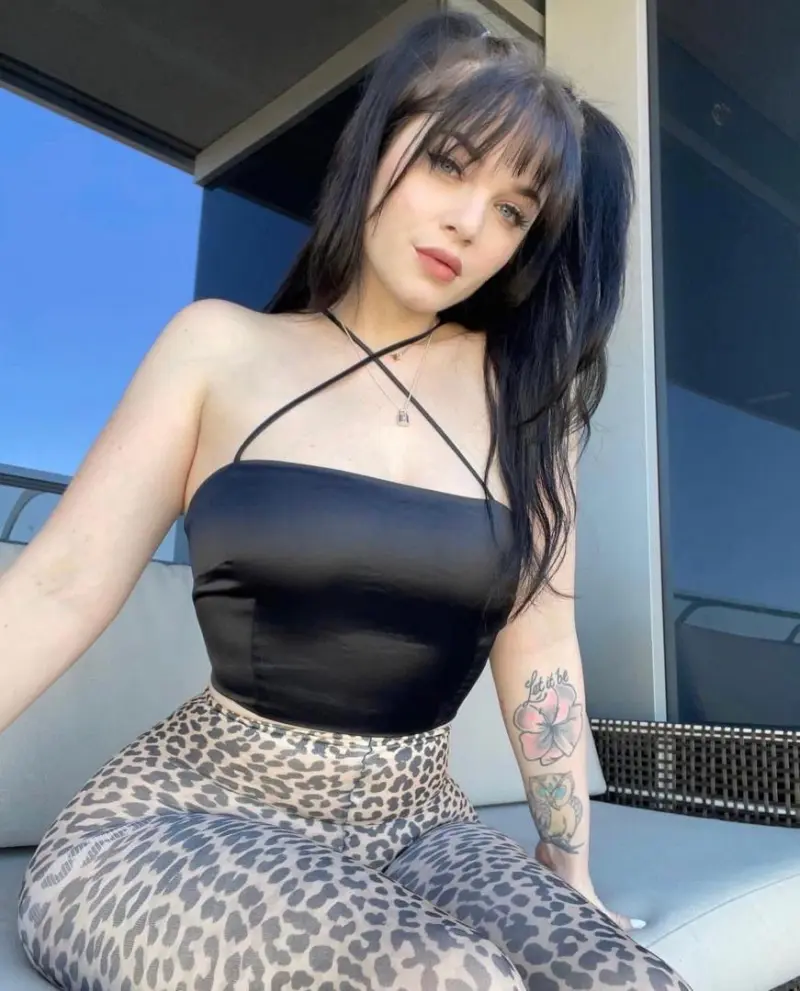 butterflypz (22) female from US - sexting partner