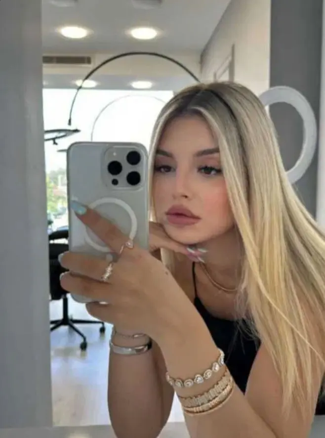 cadufely (18) female from US - sexting partner