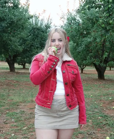 cajifeb881 (18) female from GB - sexting partner