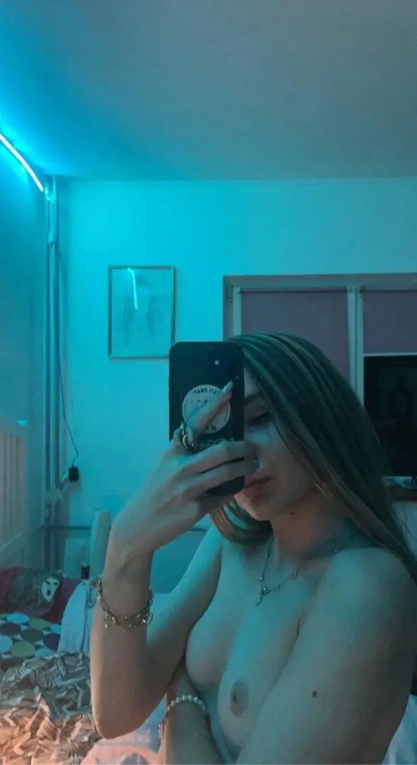 cakakskv (22) female from US - sexting partner