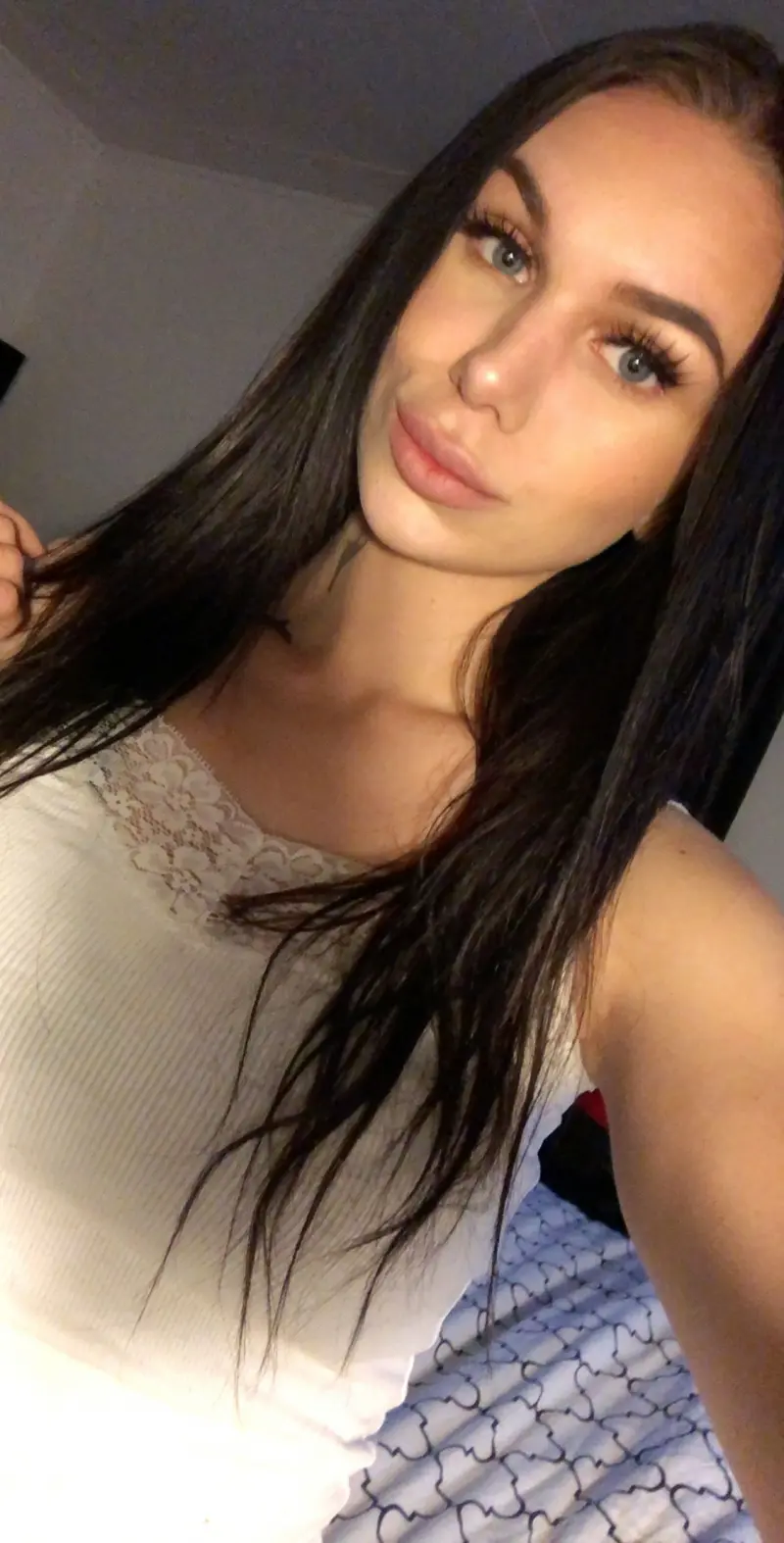 cammegirl898 (18) female from AU - sexting partner