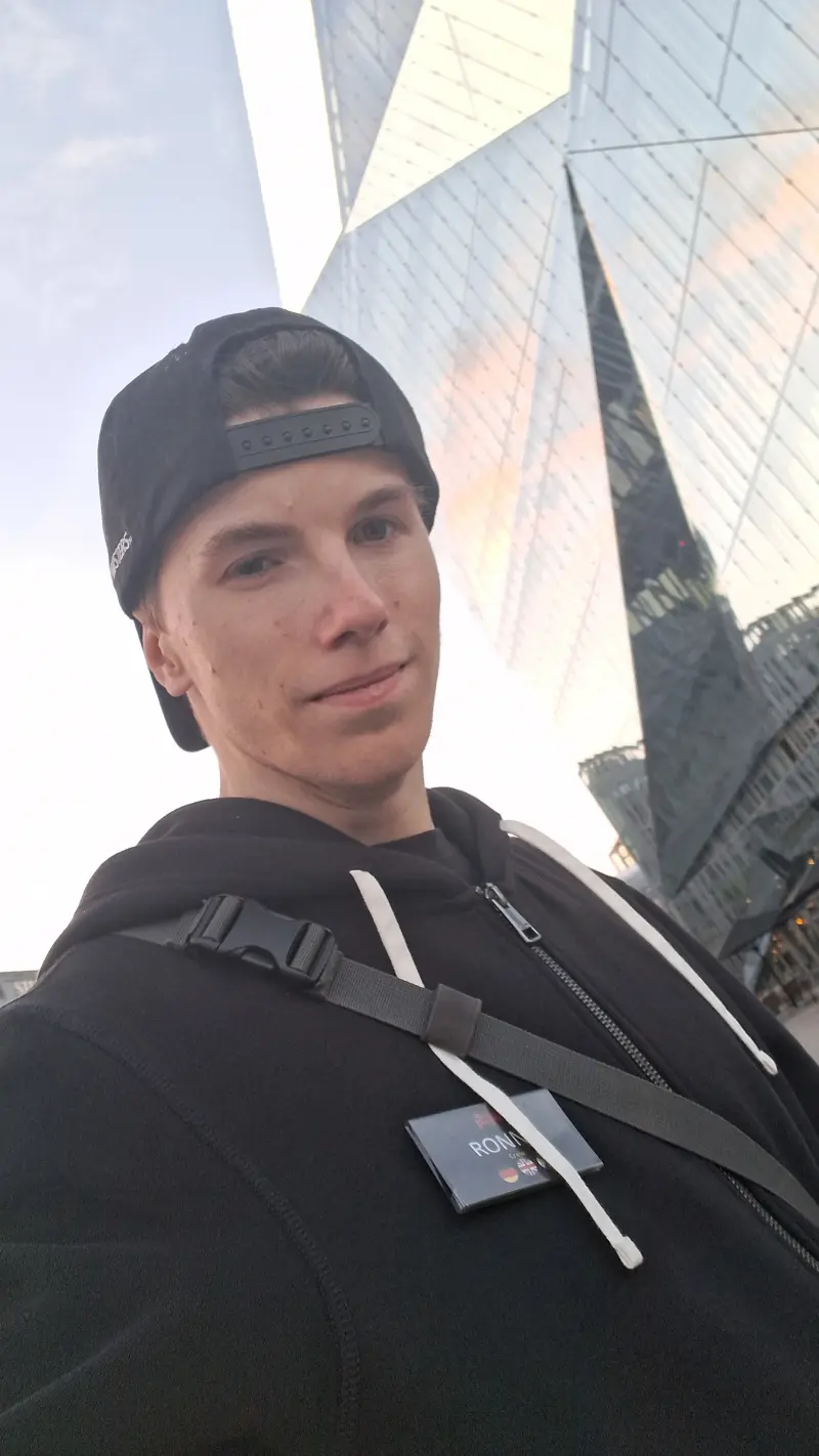 caridina (18) male from DE - sexting partner