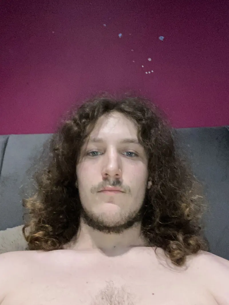 carlmcwalsh (21) male from GB - sexting partner