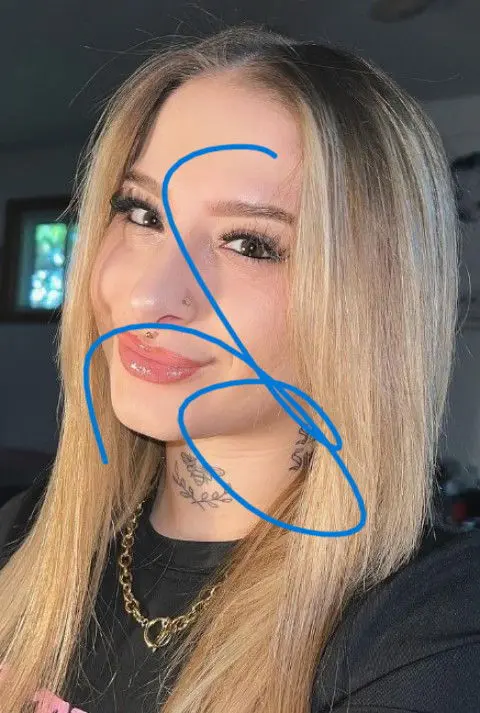 caroti9663 (18) female from GB - sexting partner