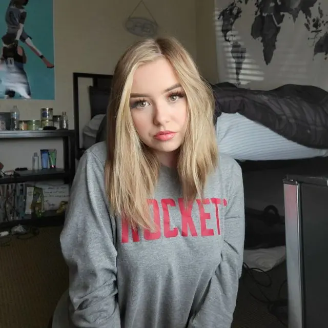 casegin933 (22) female from US - sexting partner