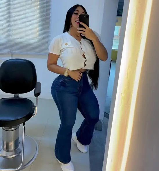 cehefe3722 (18) female from AG - sexting partner