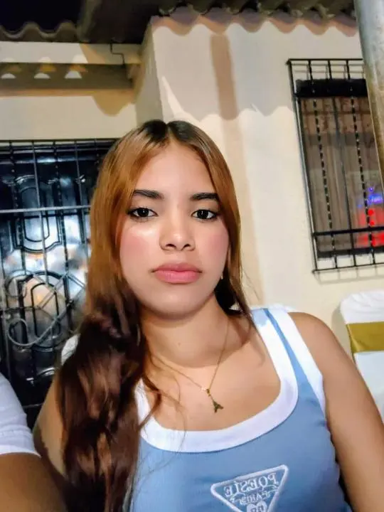 cembeg (18) female from US - sexting partner