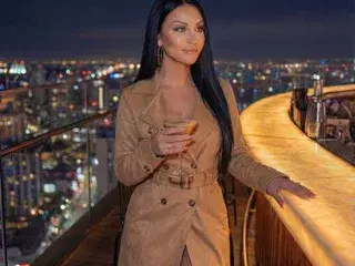 cesirew834 (18) female from US - sexting partner