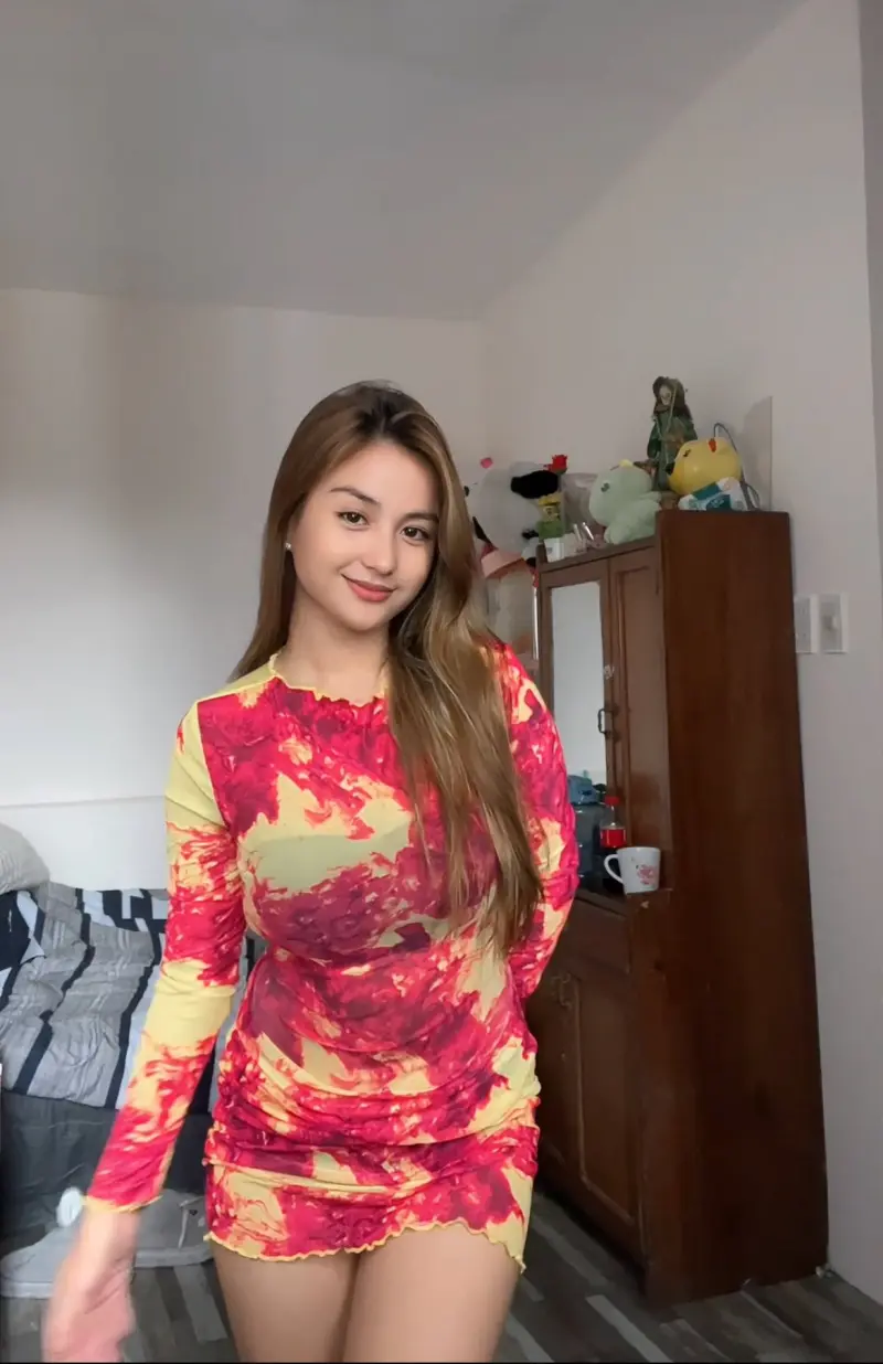 cewelec991 (18) female from GB - sexting partner