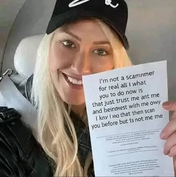 ceyefag554 (25) female from GB - sexting partner