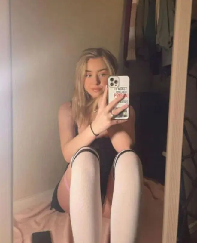 cgbivuqp (21) female from US - sexting partner