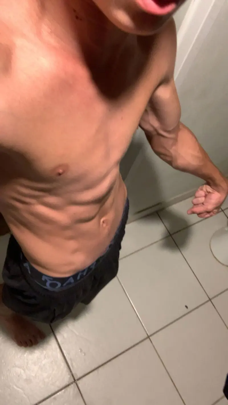 chaiseterewaamu (18) male from AU - sexting partner