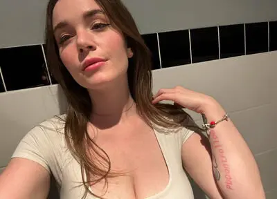 cheryl5 (18) female from US - sexting partner