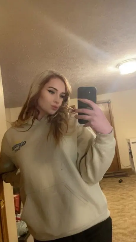 cibybare (26) female from AU - sexting partner