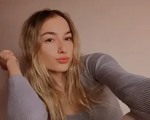 cipayi7970 (23) female from GB - sexting partner