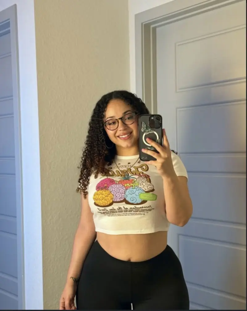 cipege6100 (18) female from US - sexting partner