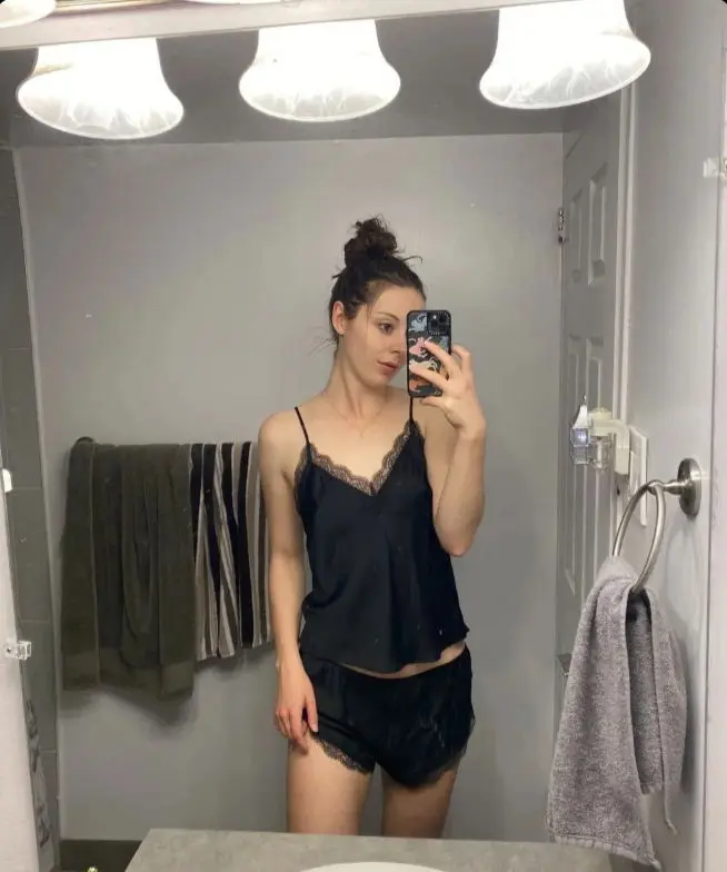 civatjk (18) female from US - sexting partner