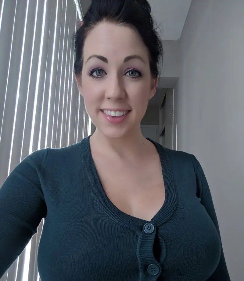 claramorrisson43 (18) female from US - sexting partner