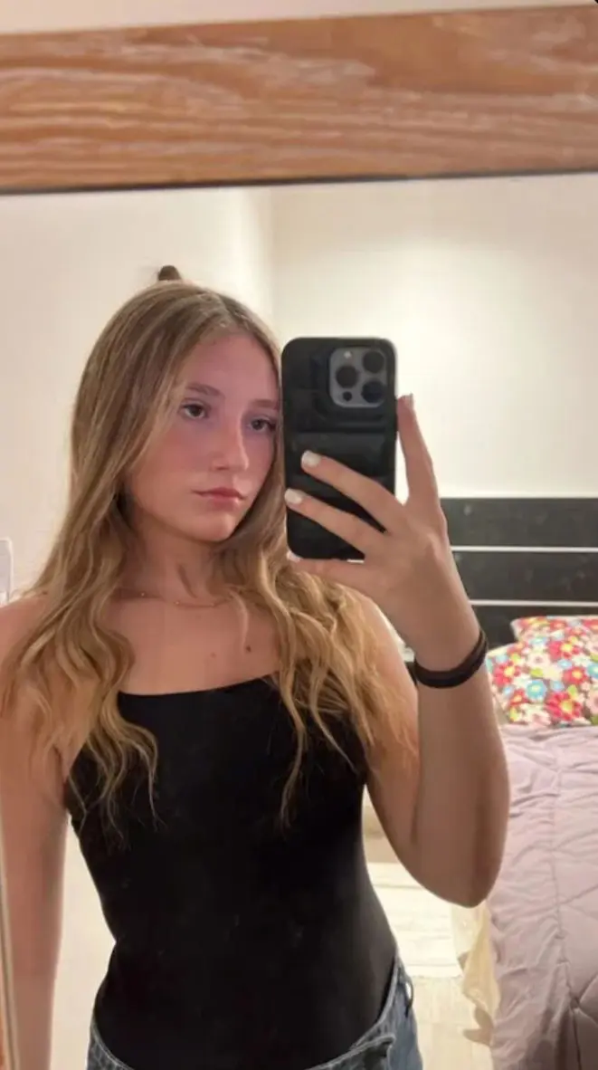 cobata (18) female from FR - sexting partner